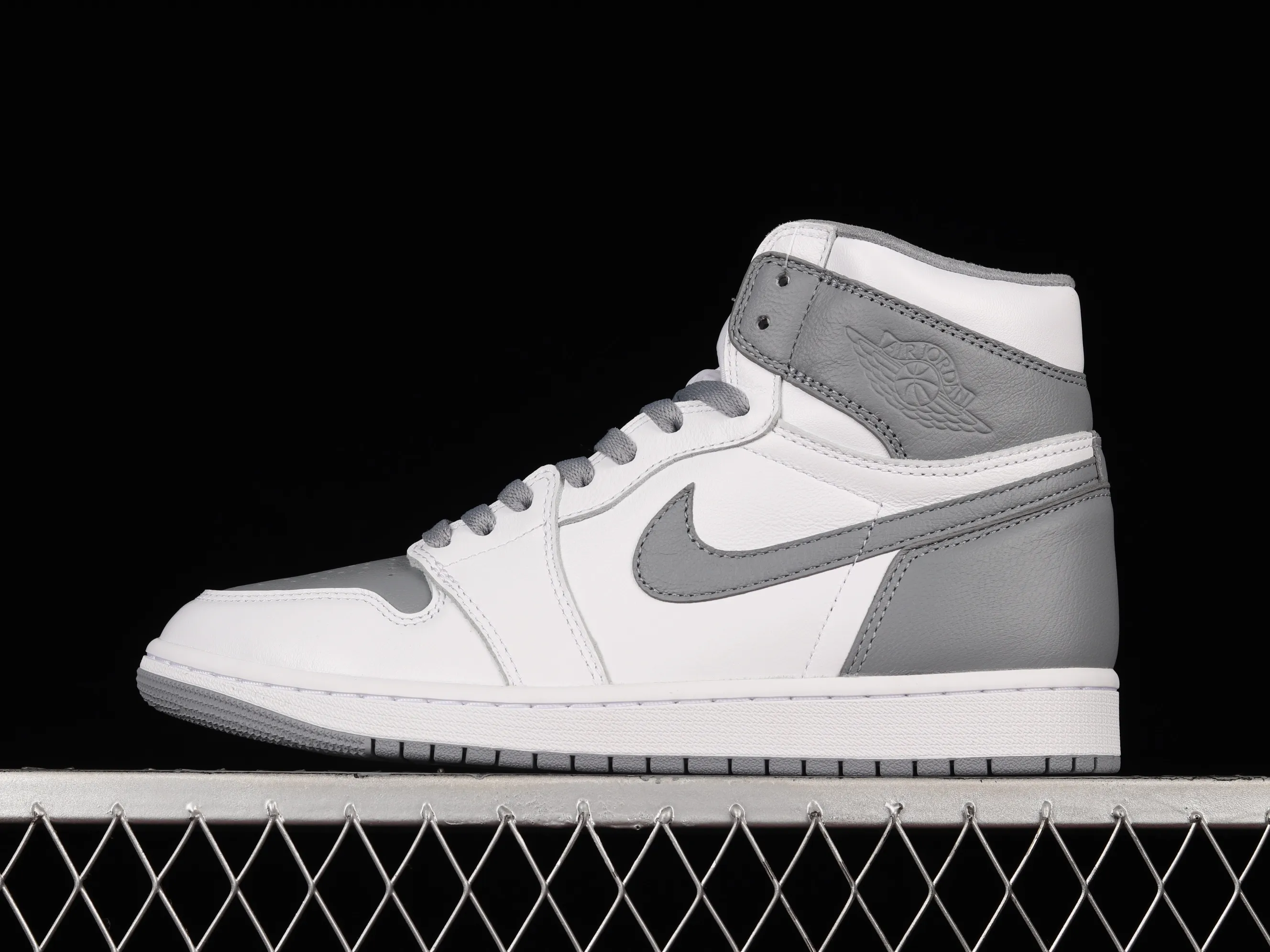All categories Air Jordan Jordan series basketball shoes Air Jordan 1 High foreign trade version Air Jordan 1 High OG "Stealth" AJ1 Joe 1 white gray 555088-037
